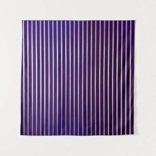 Linien von der Rolltreppe. Die Linie vom lila Wandteppich