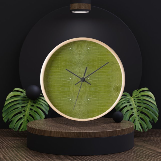 Linke grüne Alligator Textur Uhr (Lime Green Alligator Skin Texture Clock by Looly Elzayat
)