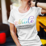Links Heart Rainbow Bride LGBT Wedding T-Shirt<br><div class="desc">Niedliches Braut-Tee für eine lesbische Braut mit einem niedlichen,  herzgeschmückten Drehbuch,  gefüllt mit Regenbogenfarben. Fügen Sie die Namen der Braut und das Hochzeitsdatum hinzu.</div>