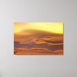 Linsige Wolke bei Sonnenuntergang Leinwanddruck