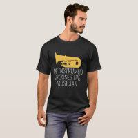 L'instrument choisit le T-shirt de musicien, tuba