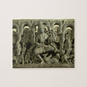 Lintel, der die Dreiheit darstellt: Siva, Brahma