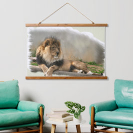Lion an der Erholung Wildlife Wandteppich Mit Holzrahmen