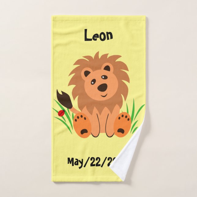 Lion mignon dans l'herbe avec serviette enfant coc (Serviette à main)
