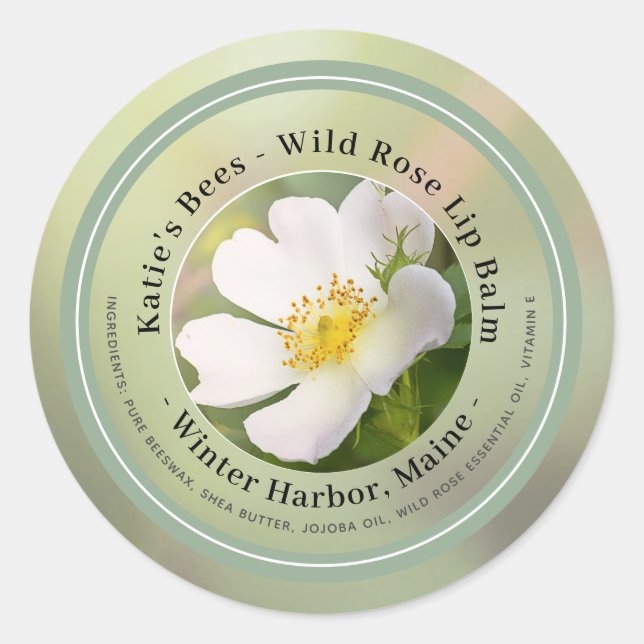 Lip Balm Label mit Wilder Rose auf Sage Background Runder Aufkleber (Vorderseite)