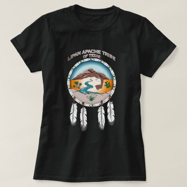 Lipan Apache Stamm des grundlegenden dunklen T-Shirt (Design vorne)