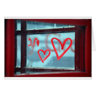Lipstick-Herz am Fenster