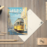 Lissabon Gelbe Straßenbahn Vintag Postkarte<br><div class="desc">Lissabon Retrovektor-Reisedesign in einem Emblem-Stil. Eine blühende Hafenstadt an der Mündung des Tagus,  bekannt für ihre alten pastellfarbenen Gebäude.</div>
