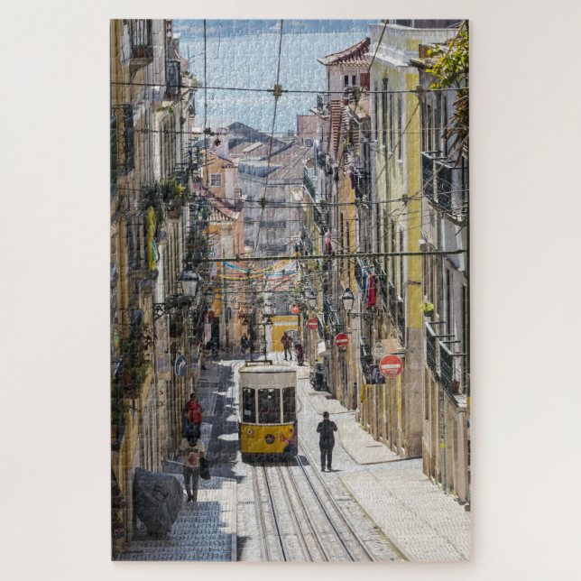 Lissabon Straßenansicht mit Straßenlöffel (Vertikal)