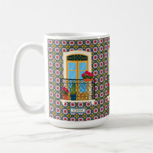 Lissaboner Hausfenster mit Pflanze und Fliesen Kaffeetasse