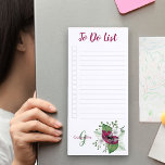 Liste der mit Monogramm Magentfarbenen Flora Magnetischer Notizblock<br><div class="desc">Personalisieren Sie dieses hübsche Magnetnotepad mit Ihrem Monogramm. Die Vorlage ist für Sie Set, um Ihren Namen und Initial (aber Sie können jeden Bereich leer verlassen, wenn Sie es vorziehen, nur einen oder den anderen). Dieses feminine Aquarell-Blumendesign hat hübsche magentafarbene und weiße Blume mit weichem grün-grauem Blattwerk. Das Notizblock ist...</div>