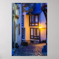Lit Street Lamp auf der Cobbled Street