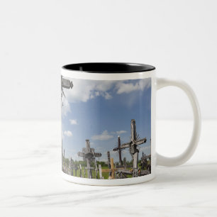 Litauen, Zentral-Litauen, Siauliai, Hügel 7 Zweifarbige Tasse