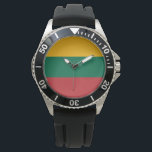 litauische Flagge Armbanduhr<br><div class="desc">Dieses Design zeichnet sich durch die Nationalflagge Litauens aus, eines Landes im Ostseeraum Europas. Das Land liegt an der Südostküste der Ostsee, im Südosten Schwedens und Dänemarks. Litauen grenzt im Norden an Lettland, im Osten und Süden an Weißrussland, im Süden an Polen und im Südwesten an das Kaliningrader Gebiet, eine...</div>