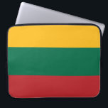 litauische Flagge Laptopschutzhülle<br><div class="desc">Dieses Design zeichnet sich durch die Nationalflagge Litauens aus, eines Landes im Ostseeraum Europas. Das Land liegt an der Südostküste der Ostsee, im Südosten Schwedens und Dänemarks. Litauen grenzt im Norden an Lettland, im Osten und Süden an Weißrussland, im Süden an Polen und im Südwesten an das Kaliningrader Gebiet, eine...</div>