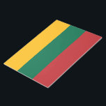 litauische Flagge Notizblock<br><div class="desc">Dieses Design zeichnet sich durch die Nationalflagge Litauens aus, eines Landes im Ostseeraum Europas. Das Land liegt an der Südostküste der Ostsee, im Südosten Schwedens und Dänemarks. Litauen grenzt im Norden an Lettland, im Osten und Süden an Weißrussland, im Süden an Polen und im Südwesten an das Kaliningrader Gebiet, eine...</div>