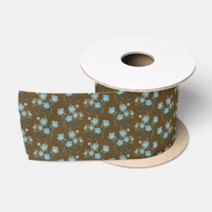 Little Blue Vergiss mich nicht Blume über braun Satinband