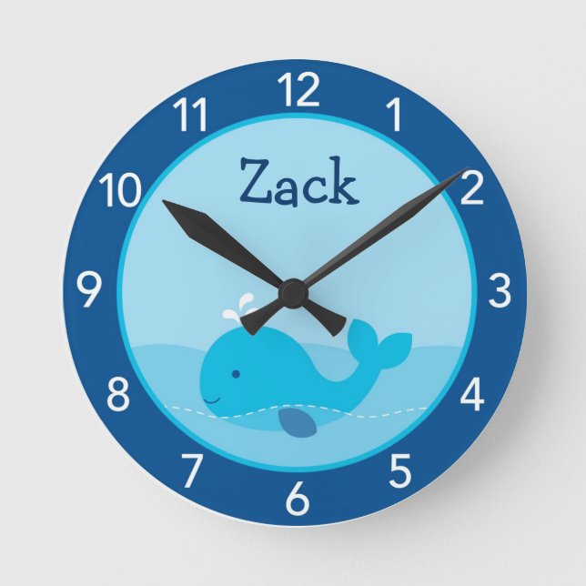 Little Blue Whale Personalized Nursery Wall Clock Runde Wanduhr (Vorderseite)