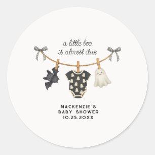 Little Boo Clothesline Halloween Baby Dusche Runder Aufkleber