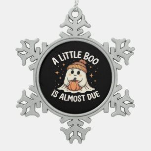 Little Boo ist fast zu Halloween Pregnancy Revea Schneeflocken Zinn-Ornament