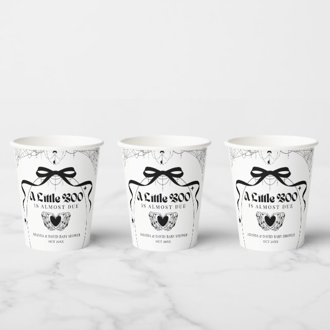 Little Boo Minimal Gothic Halloween Baby Shower Pappbecher (Multi)
