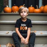 Little Boo Orange Black Halloween Familie Matching T-Shirt<br><div class="desc">Modernes Familiendesign im Halloween-Shirt-Design mit "Little Boo"-Text in Orange und Weiß mit einem kleinen Geisterakzent. Personalisieren Sie eines für jedes Mitglied Ihrer Crew.</div>
