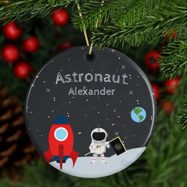 Little Boy Astronaut auf dem Mond, Name Space Chri Keramik Ornament (Von Creator hochgeladen)
