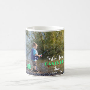 Little Boy pêchant moulant la tasse de crainte
