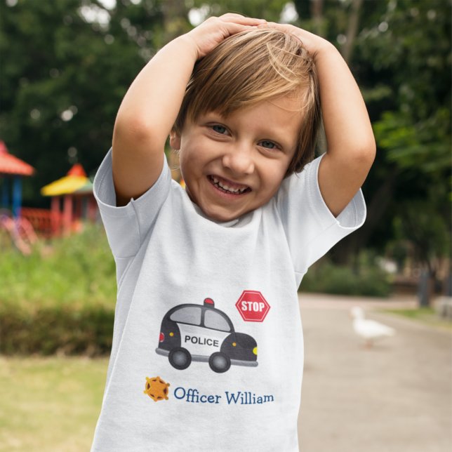 Little Boy Police Officer and Car Kleinkind T-shirt (Von Creator hochgeladen)