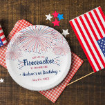Little Firecracker 4. Juli 1. Geburtstag Pappteller<br><div class="desc">Feiern Sie stilvoll mit diesen trendigen 1. Geburtstagszeitung-Tellern. Das Design ist leicht mit Ihrer eigenen Formulierung zu personalisieren und Ihre Familie und Freunde werden begeistert sein,  wenn sie diese fabelhaften Party-Teller sehen.</div>