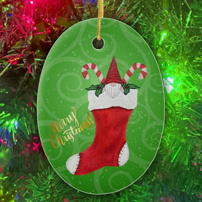 Little Gnome Candy Canes Frohe Weihnachts-Strumpf Keramik Ornament (Little gnome in red Stocking candy canes on oval green Merry Christmas ornament)