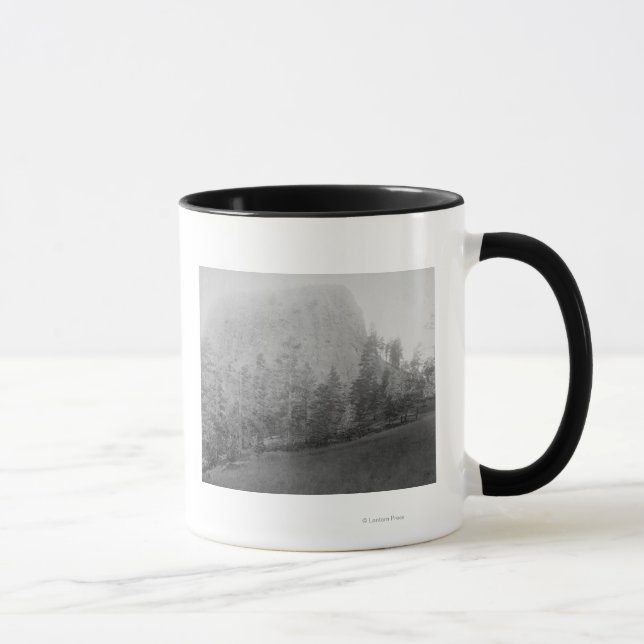 Little Missouri Butte Beyod Field and Trees Tasse (Rechts)