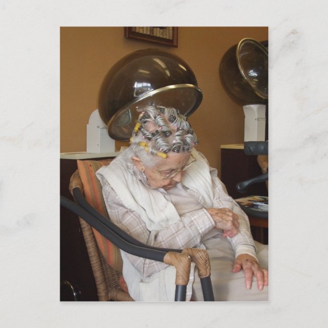 LIttle Old Lady Schlafen unter Haartrockner Postkarte (Vorderseite)