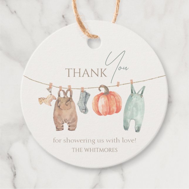Little Pumpkin Fall Kleidung Junge Dusche Geschenkanhänger (Vorderseite)