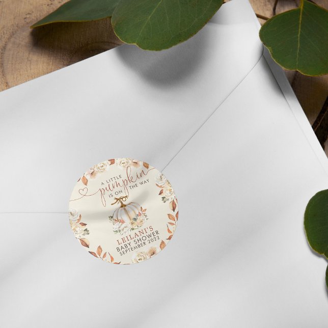 Little Pumpkin Rustic Baby Dusche Runder Aufkleber (A little pumpkin fall floral rustic baby shower sticker is perfect way to celebrate the mom to be.)