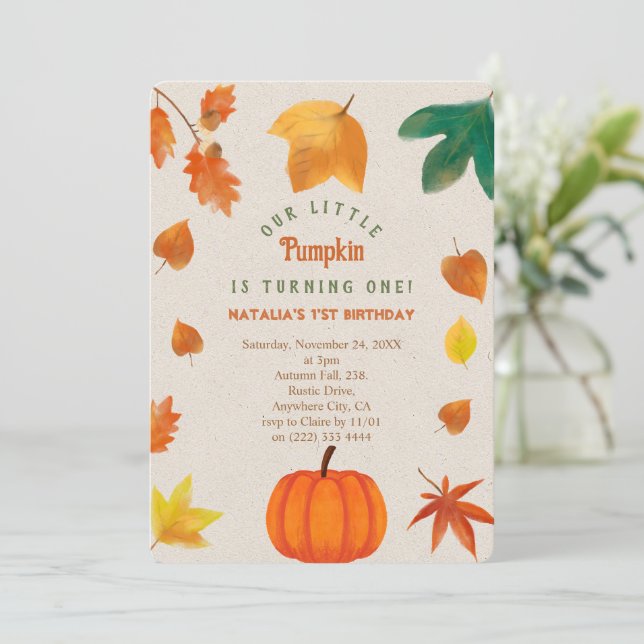 Little Pumpkin zum ersten Geburtstag Einladung (Stehend Vorderseite)