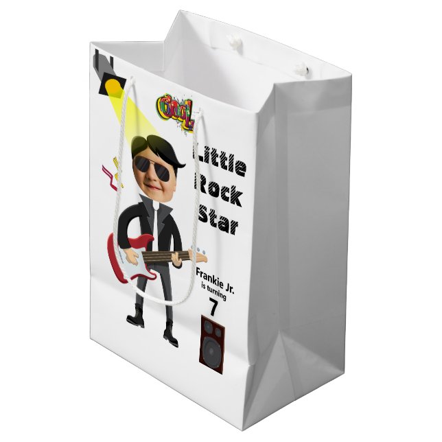 Little Rock Star Kids 🎸 🤣 Guitar Champion Mittlere Geschenktüte (Vorderseite Schrägansicht)