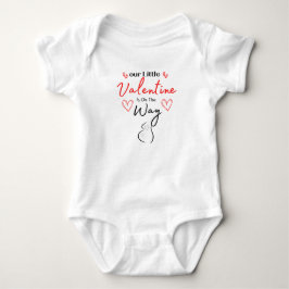 Little Valentine auf dem Weg zur Schwangerschaftsa Baby Strampler