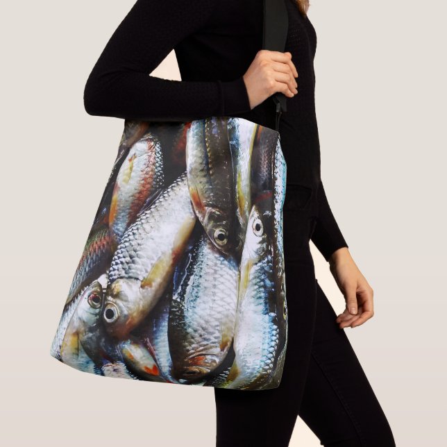 Little White Fish Tragetaschen Mit Langen Trägern (Von Nahem)