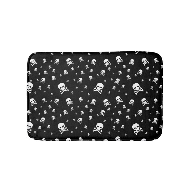 Littles White Pirates Skulls auf schwarzem Hinterg Badematte (Vorderseite)