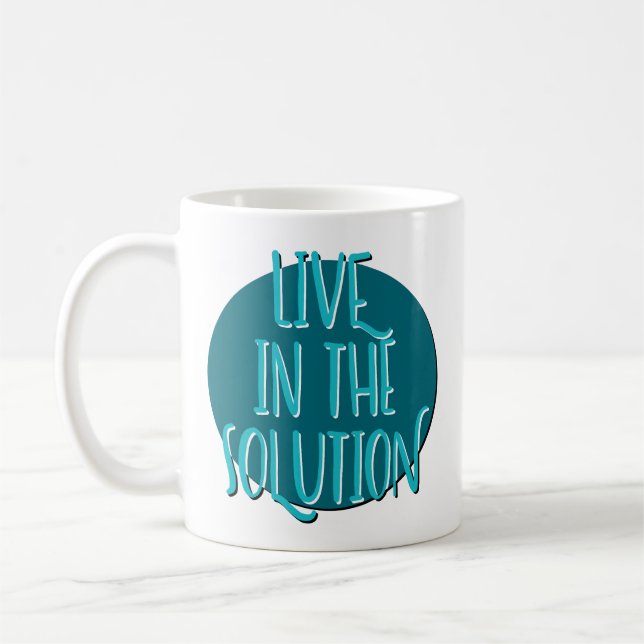 Live In The Solution Recovery Slogan Mug (Gauche)