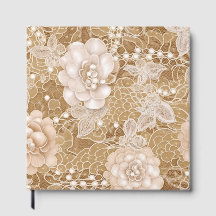 Fleurs blanches, perles et dentelle 