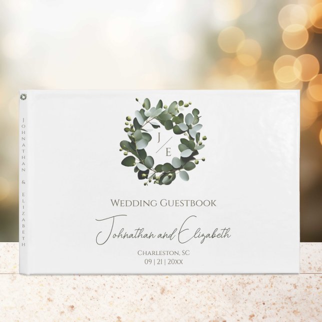 Livre D'or Monogramme moderne Eucalyptus Mariage de couronne  (White Modern Monogram Eucalyptus Wreath Wedding Guestbook)