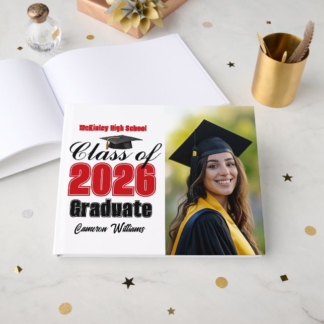 Livre D'or Red Class of 2026 Graduation Photo (Recto ouvert)