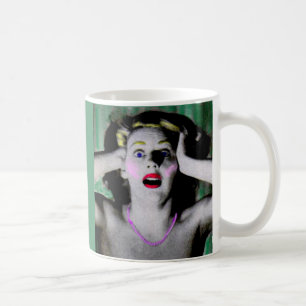 Liz ist entsetzt und erschreckt kaffeetasse