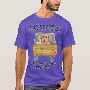 LKW-fahrender Hund Golden Retriever  T-Shirt