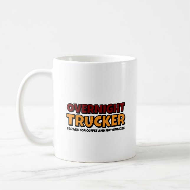 LKWs über Nacht, Fahrer lustig Kaffeetasse (Links)