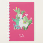 Llama Cactus Watercolor Scene Hot Pink Planer<br><div class="desc">Hübsche Lamaszene in Aquarellfarbe, die Sie mit Ihrem Namen oder benutzerdefinierten Text personalisieren können. Niedliches, weißes Wolllama mit einer Blume im Haar, typisch peruanischen Farbtönen und passender Sattelmatte. Diese kleine Schönheit ist stehend in einem blühenden Kakteen-Garten mit hübschen rosa und gelben Blüten. Dies ist ein transparentes Design auf einem soliden...</div>