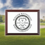 Loch in einem klassischen Personalisierten Golfer  Awardplakette<br><div class="desc">Die klassische Retro-Optik mit altertümlicher Briefmarke. Personalisieren Sie den Namen des Golfers,  die Position Loch Nummer und das Datum,  um einen großen Sake zu schaffen,  um dieses fantastische Loch in einem Golfpreis zu feiern. Entwickelt von Thisisnotme©</div>