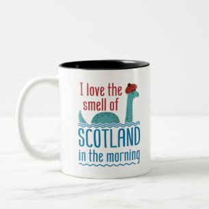 Loch Ness Monster riecht nach Schottland am Morgen Zweifarbige Tasse